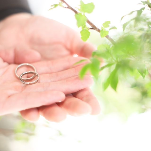 【出雲結(いずもゆい)の口コミ】 指輪のデザインは、シンプルでありながらも特別感を感じさせてくれるもの…