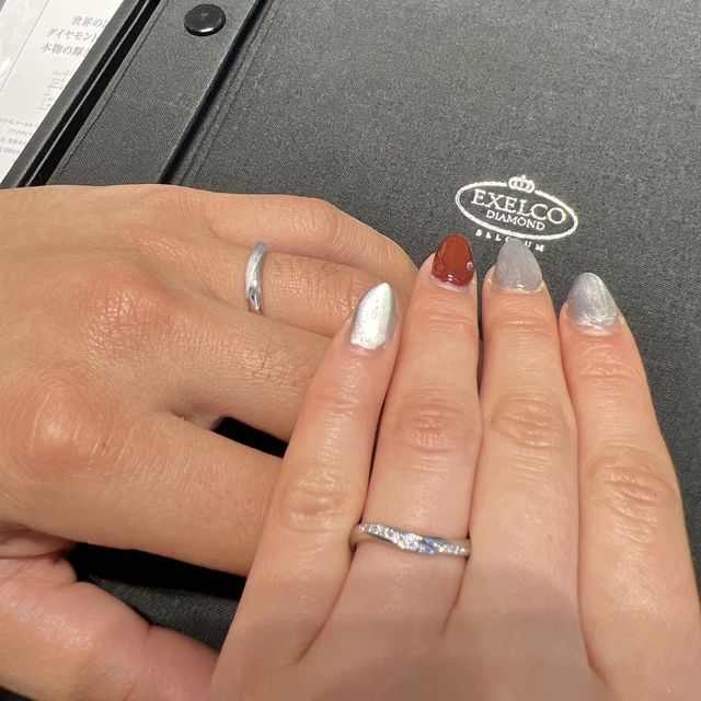 【エクセルコダイヤモンド(EXELCO DIAMOND)の口コミ】 指輪自体が注文した後に1から作られてるというのが良かったです。
また指…