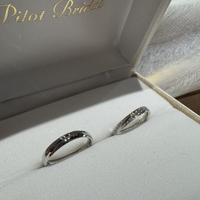 【PILOT BRIDAL(パイロットブライダル)の口コミ】 シンプルだけどダイヤモンドの輝きが一連にあるのがお気に入りです。
プラ…
