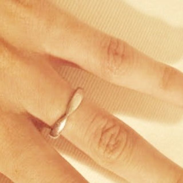 【ティファニー(Tiffany & Co.)の口コミ】 シンプルかつ洗練されたデザインに惹かれました。お店に行くまではいろん…