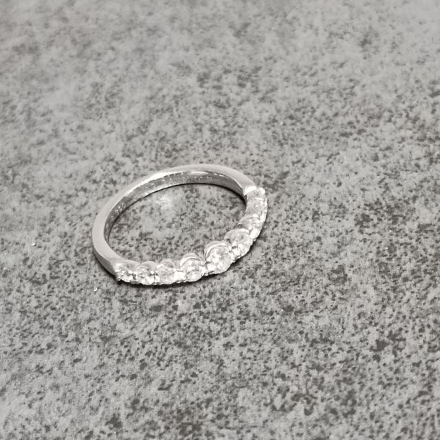 【銀座ダイヤモンドシライシの口コミ】 一粒ダイヤよりも長く使えるデザインだと思っています。シンプルだけど華…