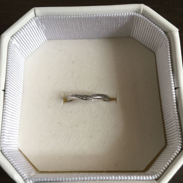 【4℃ BRIDAL(ヨンドシーブライダル)の口コミ】 婚約指輪を4°Cで購入してもらったので、結婚指輪も4°Cと決めてい…