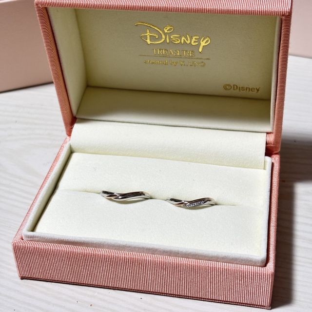 【ケイウノ ブライダル(K.UNO BRIDAL)の口コミ】 曲線のデザインや、ピンクゴールドのラインが気に入り購入しました。中の…