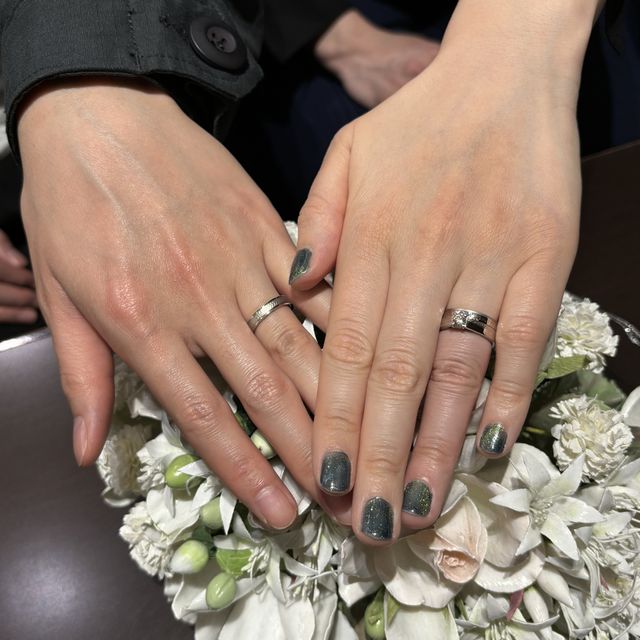 【TANZO.(鍛造指輪)の口コミ】 ・鍛造製法なので丈夫であること
・結婚指輪の内側にも小さなストーンを入…