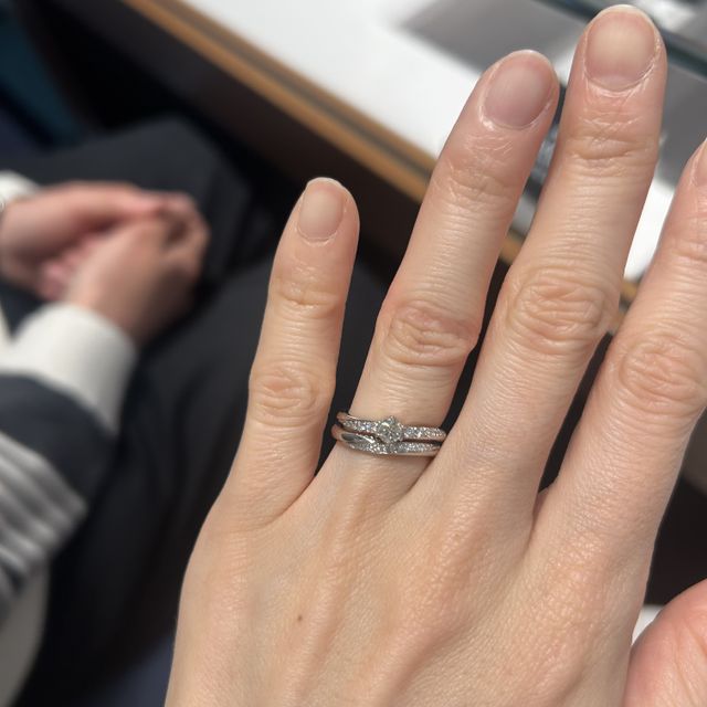 【銀座ダイヤモンドシライシの口コミ】 指輪はスターリーというセットリングになります。キラキラと流れ星のよう…