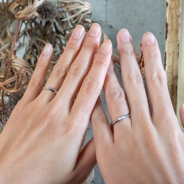 【Cayof(カヨフ)の口コミ】 ねじりのあるデザインを選ばせていただきました。ねじりの部分にはレディ…