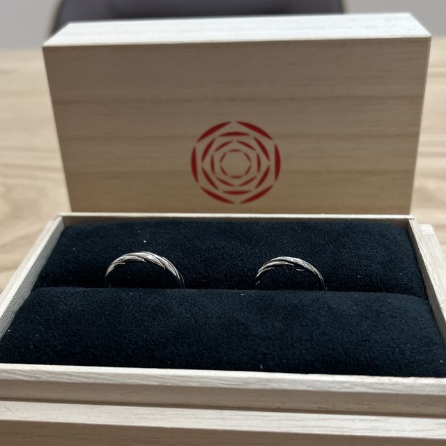 【出雲結(いずもゆい)の口コミ】 デザインが派手すぎず、落ち着きがありながらもかっこいい指輪です。
出雲…