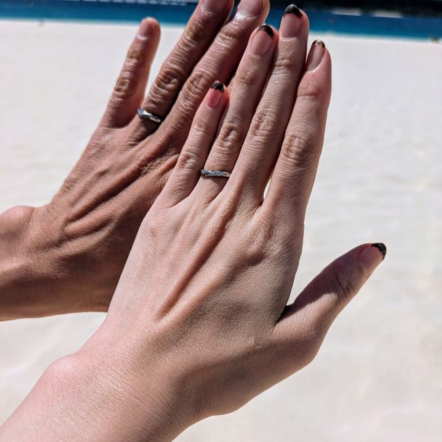 【GALA JEWELRY(ガラジュエリー)の口コミ】 素材がPt950でメレダイヤが7つ付いたツイストされたデザインが素敵な結婚…