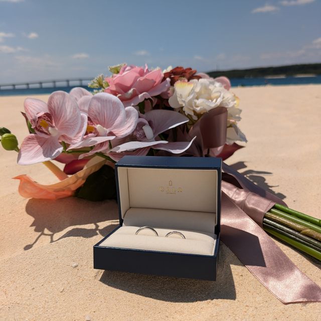 【GALA JEWELRY(ガラジュエリー)の口コミ】 素材がPt950でメレダイヤが7つ付いたツイストされたデザインが素敵な結婚…