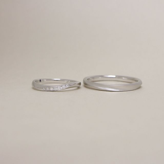 【LEGAN(レガン)の口コミ】 婚約指輪は、ピンクダイヤを入れました。
結婚指輪は、それぞれ好みのデザ…