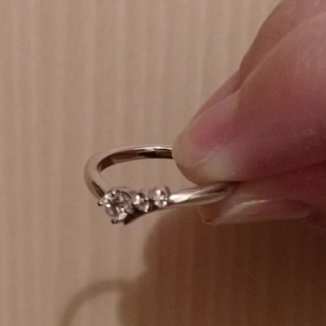 【4℃ BRIDAL(ヨンドシーブライダル)の口コミ】 最初はウェブで素敵なデザインがあったので店舗へいってみました。
実際に…