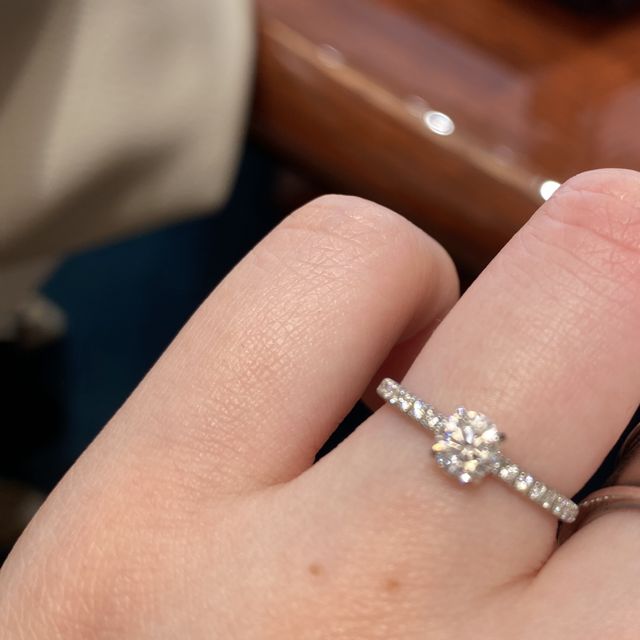 【ブシュロン(BOUCHERON)の口コミ】 私生活でもずっとつけていられるデザインを探していました。こちらの指輪…