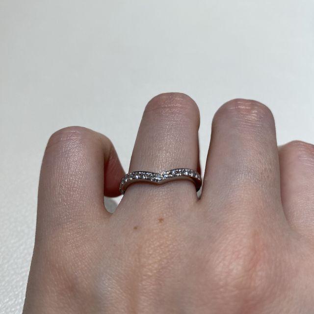 【エクセルコダイヤモンド(EXELCO DIAMOND)の口コミ】 指が長く見えるようなV字ラインを探し求めていました。水かきも深いほうな…