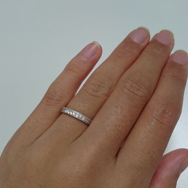 【PILOT BRIDAL(パイロットブライダル)の口コミ】 ただのツルッとした指輪ではなくザラザラがあり存在感が気に入りました。
…