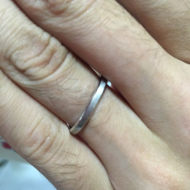 【JEWELRY  KAMATA(ジュエリーかまた)の口コミ】 シンプルだけど、マット加工がしてあるこだわりのあるデザインが気に入り…