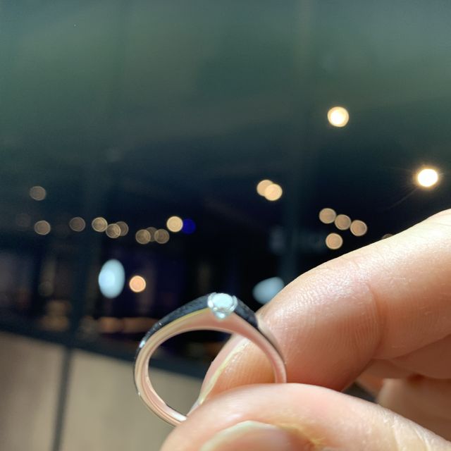 【Smith(工房スミス)札幌店の口コミ】 真ん中に大きなダイヤがあり、とても可愛いです。とても綺麗で着け心地も…