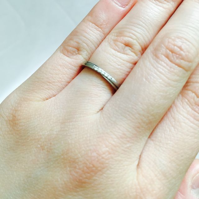 【4℃ BRIDAL(ヨンドシーブライダル)の口コミ】 初めはV字など変形リングを考えていたが、なんとなくしっくりきませんでし…