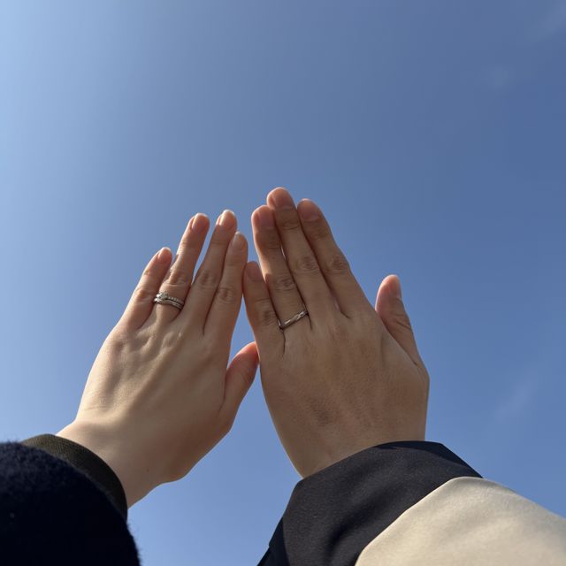 【銀座ダイヤモンドシライシの口コミ】 女性用は婚約指輪と結婚指輪の重ね付けをする事で、ダイヤモンドがウェー…