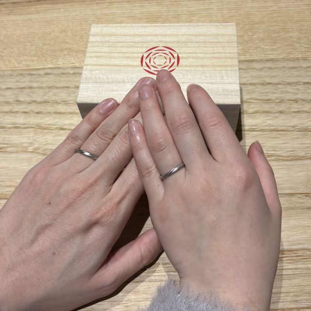 【出雲結(いずもゆい)の口コミ】 風結のデザインは女性のみ石付きだったのですが、おそろい感を増すために…