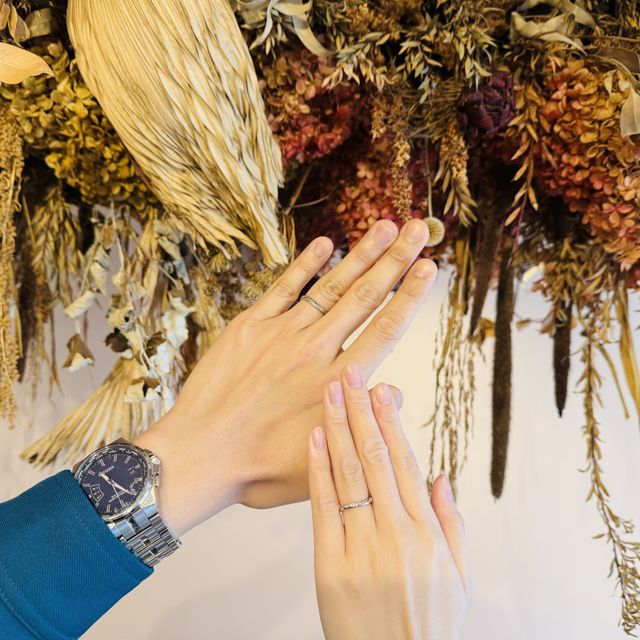 【PORTADA(ポルターダ)の口コミ】 シンプルですが、中央にダイヤと緩やかなカーブのデザインがおしゃれです…