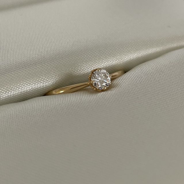 【ヴァンドーム青山(VENDOME AOYAMA)の口コミ】 ゴールドリングにダイヤ一粒は王道ですが、やっぱりシンプルでかわいいと…