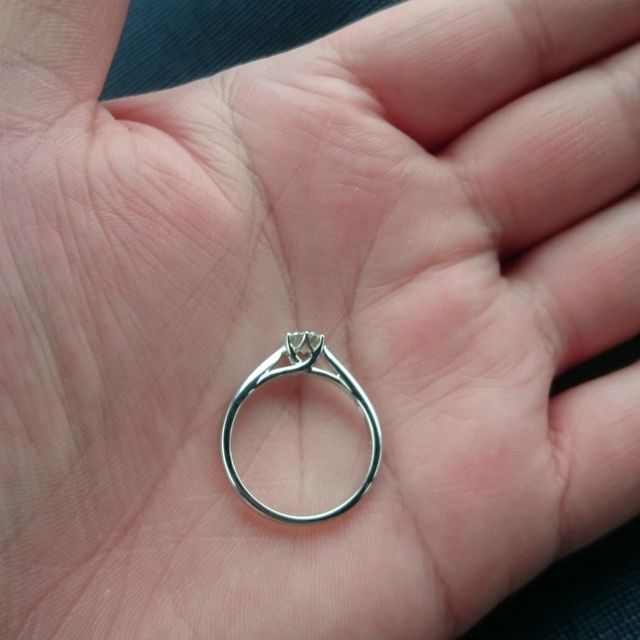 【銀座ダイヤモンドシライシの口コミ】 枠のデザインがおしゃれで一目惚れしました。
試着した感じもよく、即決で…