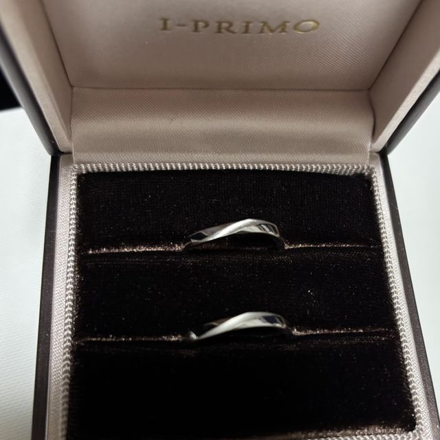 【アイプリモ(I-PRIMO)の口コミ】 女性のリングはダイヤが両サイドにあり華やかな印象でそちらも素敵でした…