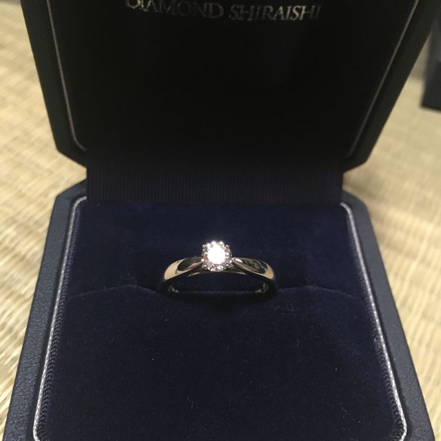 【銀座ダイヤモンドシライシの口コミ】 インターネットでいろんなデザインを見ていて、好きな月がモチーフという…