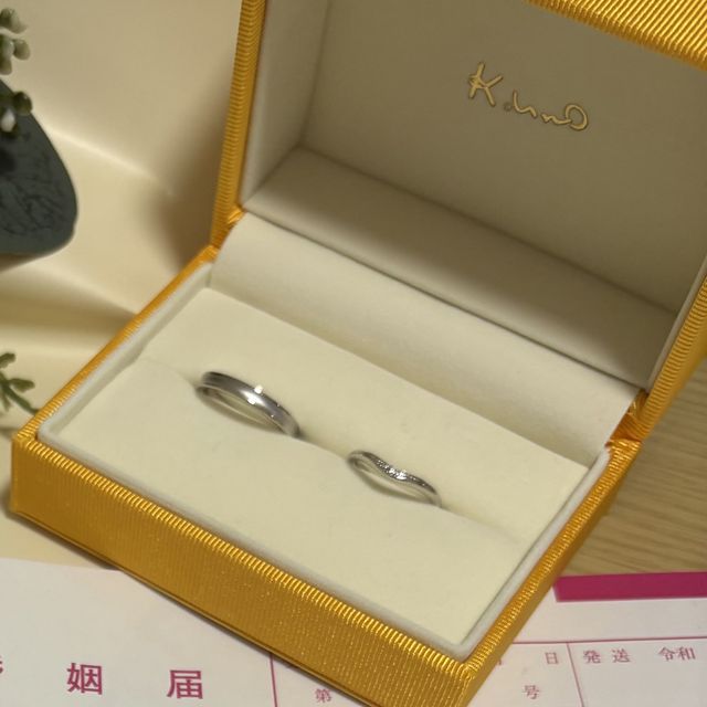 【ケイウノ ブライダル(K.UNO BRIDAL)の口コミ】 長くつけるものですので、それぞれきにいった種類を選び、
内側の刻印と誕…