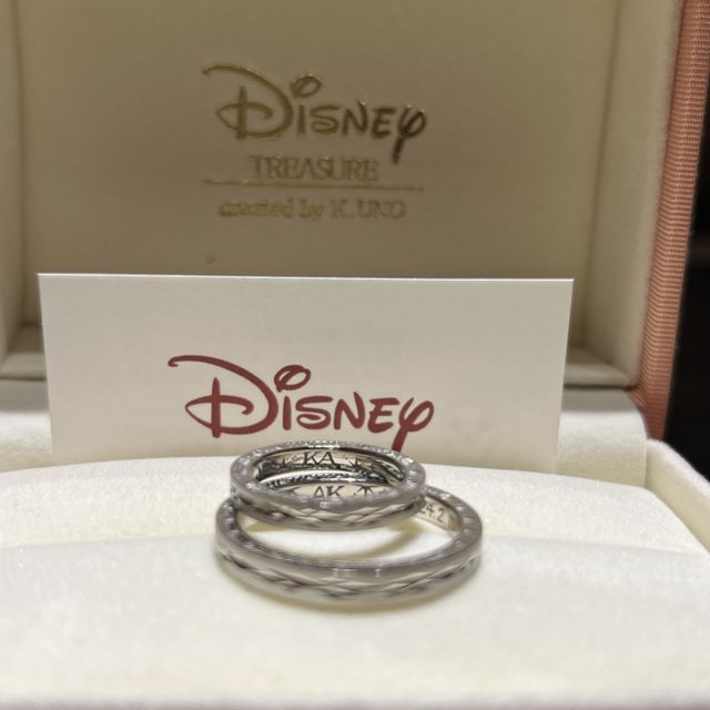 【ケイウノ ブライダル(K.UNO BRIDAL)の口コミ】 結婚指輪はすこし指輪自体は太めで存在感があり、氷をイメージしたデザイ…