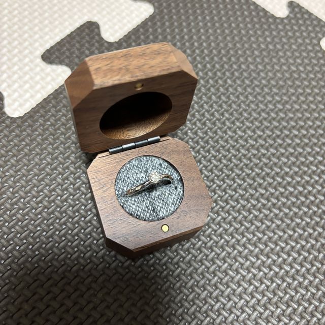 【鎌倉彫金工房の口コミ】 0.2ctのダイヤモンドを使用。
ウェーブ絞りのデザインにし、唯一無二のリ…