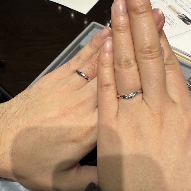 【ケイウノ ブライダル(K.UNO BRIDAL)の口コミ】 いろんな指輪を見て、試着して、考えて決めました。他にないデザインでし…