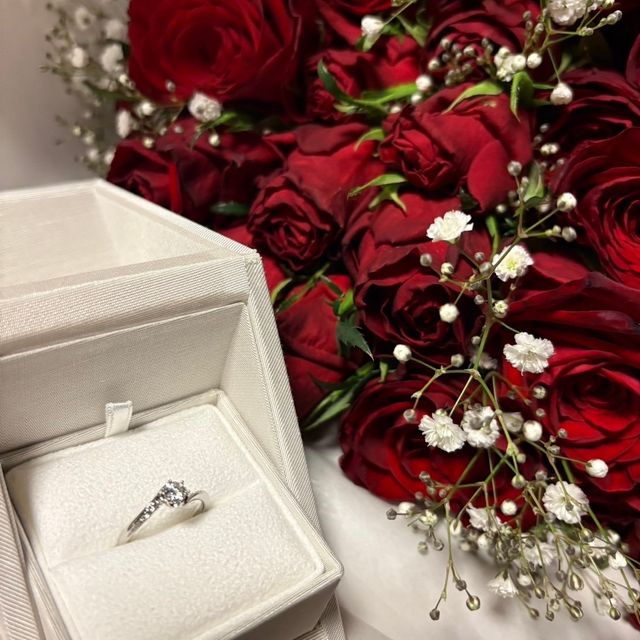 【ENUOVE(イノーヴェ)の口コミ】 ねじりが特徴的なデザインですが、そこまで主張の強いねじりではなく優し…