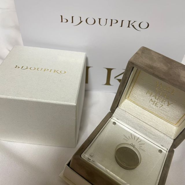 【ENUOVE(イノーヴェ)の口コミ】 ねじりが特徴的なデザインですが、そこまで主張の強いねじりではなく優し…