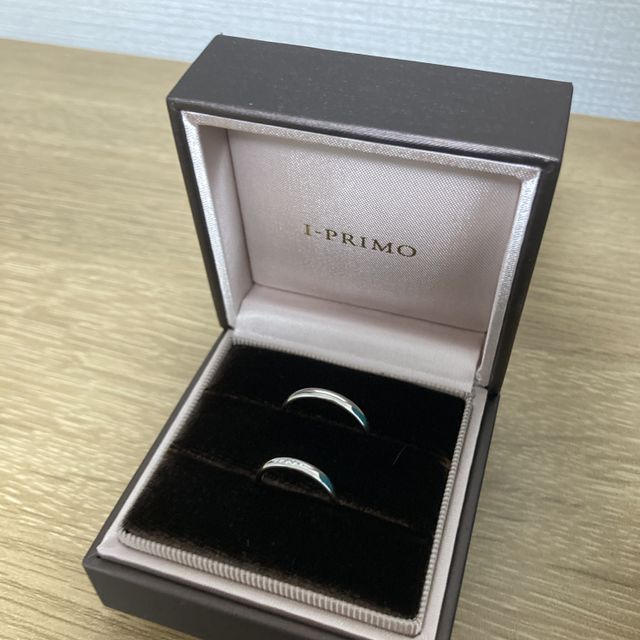 【アイプリモ(I-PRIMO)の口コミ】 女性用のリングには、中央にダイアモンドが5つ付いています。ダイアモンド…