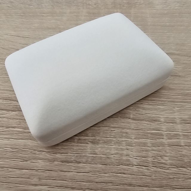 【BLOOM(ブルーム)の口コミ】 プラチナ素材で、シンプルなデザインですがずっしりと重みがあってとても…