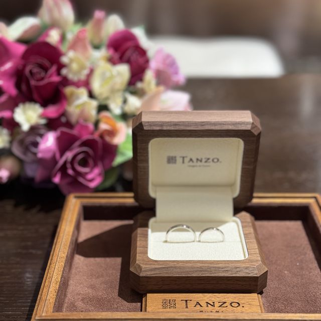 【TANZO.(鍛造指輪)の口コミ】 フルオーダーでデザインを色々と入れることができるなか、あえて鏡面加工…