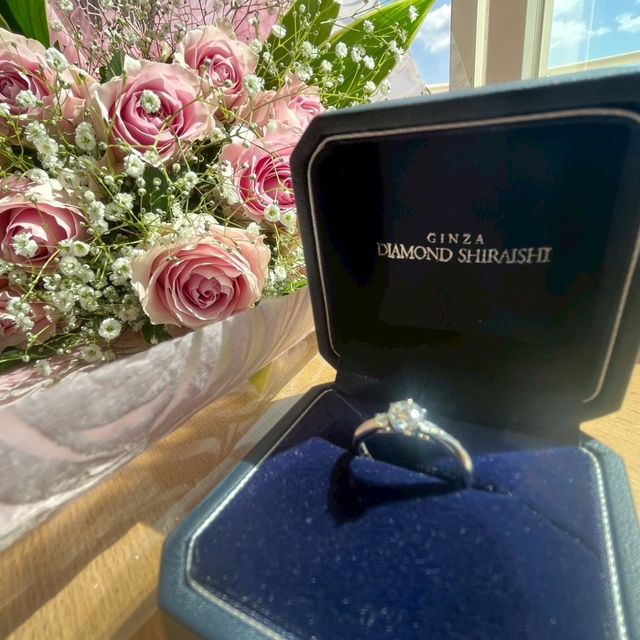 【銀座ダイヤモンドシライシの口コミ】 ななめのデザインがとってもキュートです。
つけ方が2種類あって、気分に…