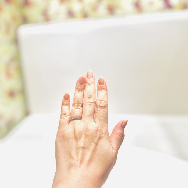【4℃ BRIDAL(ヨンドシーブライダル)の口コミ】 色々試着させていただきましたが、指が短く太いので直線的なデザインの指…