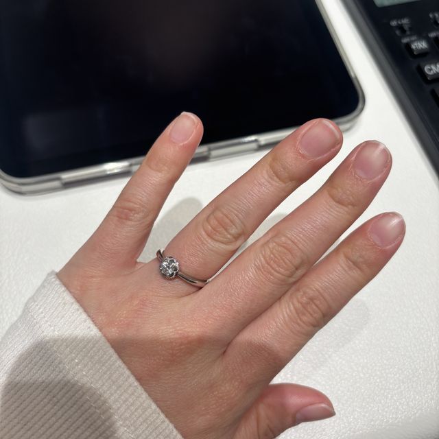 【アイプリモ(I-PRIMO)の口コミ】 婚約指輪は彼と雑誌を見ているときに一目惚れをした、I-PRIMOの夕星をいた…