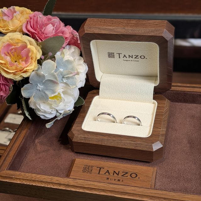 【TANZO.(鍛造指輪)の口コミ】 同じデザインで2人の指輪を作成いただきました。
入籍指輪でサイズやデザ…