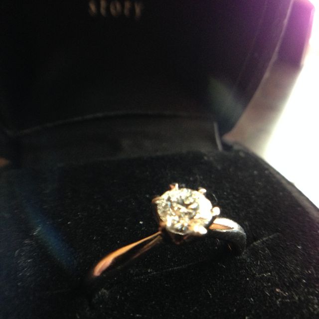 【JEWELRY  KAMATA(ジュエリーかまた)の口コミ】 リングのデザインがダイヤモンドに向かって細身になっており、指がすっき…