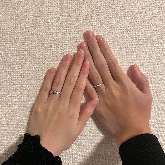 【アイプリモ(I-PRIMO)の口コミ】 指輪のデザインはウェーブになっているためシンプルすぎず動きがあってか…