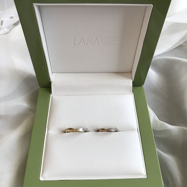 【LAPAGE(ラパージュ)の口コミ】 婚約指輪を購入していないので、シンプルなものよりもデザイン性のあるも…