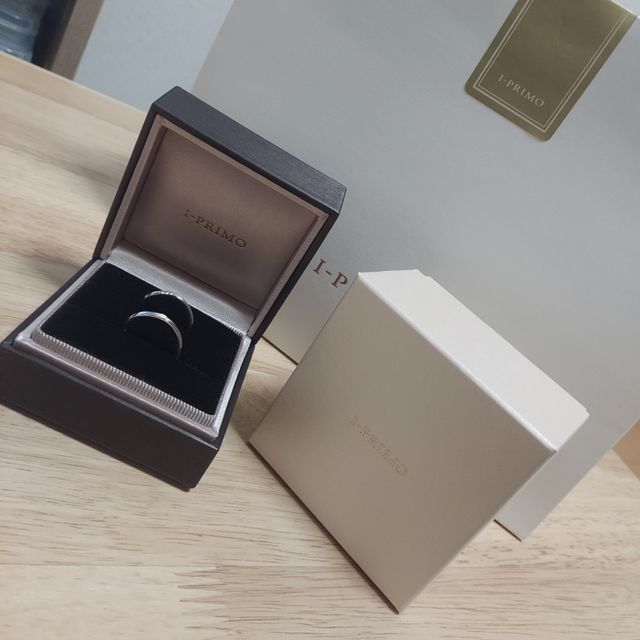 【アイプリモ(I-PRIMO)の口コミ】 この指輪のおすすめポイントは、
高すぎず安すぎないというてんです。
ま…