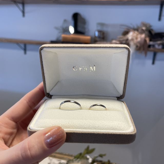 【atelier CraM(アトリエ クラム)の口コミ】 軽くて着け心地がいいです。指輪の色にも種類がたくさんあって迷いました…