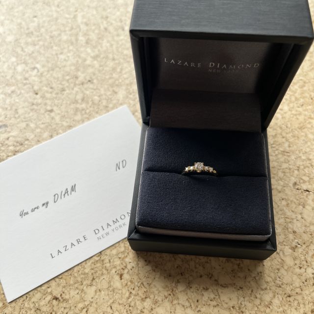 【ラザール ダイヤモンド(LAZARE DIAMOND)の口コミ】 普段からゴールドを身に付けていたので、ゴールドで探していました。中々…