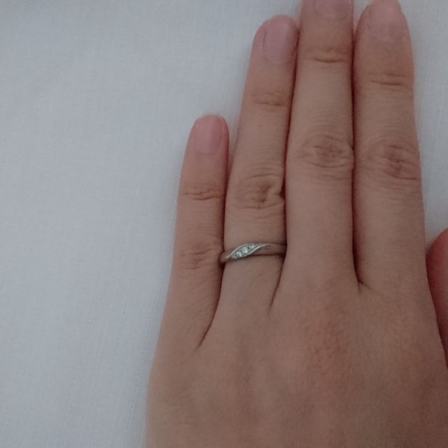 【4℃ BRIDAL(ヨンドシーブライダル)の口コミ】 普段ずっと付けるからこそシンプルで、でも線が細すぎず、ダイヤがついて…