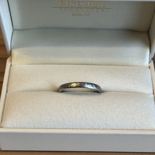 【FISCHER(フィッシャー)の口コミ】 アンティークっぽさもあり、普通とは違う槌目のようなデザインなとこが気…