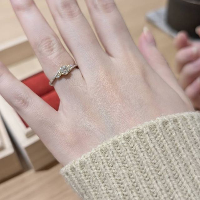 【出雲結(いずもゆい)の口コミ】 指輪のデザインがとても可愛くて、着け心地もとてもいいです！
セミオーダ…